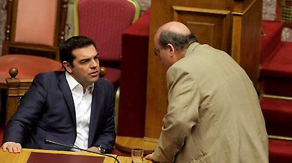 Δόγμα «μετανοείτε» επέβαλε το Μαξίμου στον Φίλη για την Εκκλησία