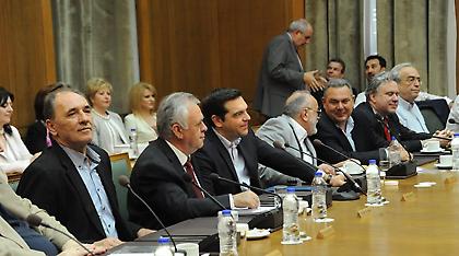 Η «βόμβα» των ληξιπρόθεσμων απειλεί τους κυβερνητικούς σχεδιασμούς