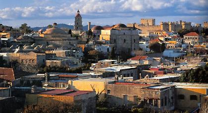 Σοκαριστική φωτογραφία: Ηλικιωμένη έπεσε θύμα άγριου ξυλοδαρμού στη Ρόδο