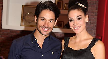 Ζευγάρι Ελλήνων ηθοποιών μετακόμισε στις ΗΠΑ και βρήκε δουλειά σε αμερικανικό σίριαλ (pics)