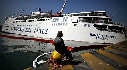 Νέος διαγωνισμός για την απομάκρυνση του μισοβυθισμένου «Παναγία Τήνου»