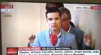 Ο Σάντος όπως δεν τον έχουμε ξαναδεί: Άρχισε να… χορεύει πίσω από ρεπόρτερ! (video)