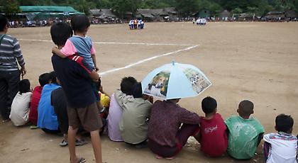 Τα «τρελά» γήπεδα δείχνουν τη δίψα για ποδόσφαιρο