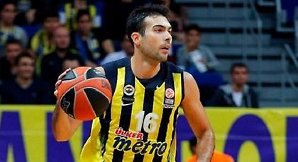 Ο Σλούκας συνεχίζει να… σερβίρει στον Βέσελι (video)