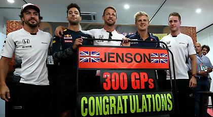 Πάρτι στη McLaren για τα 300 Γκραν Πρι του Μπάτον! (pics)