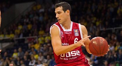 Ζήσης υψώνει, Τάις καρφώνει (video)