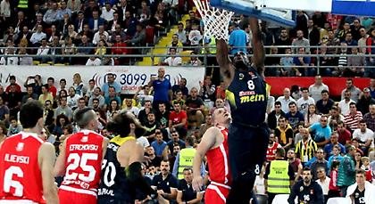 Σαρωτική η Φενέρ σε ματς γιορτή