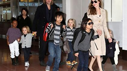 Η Αντζελίνα Τζολί εξασφάλισε προσωρινά την επιμέλεια των παιδιών