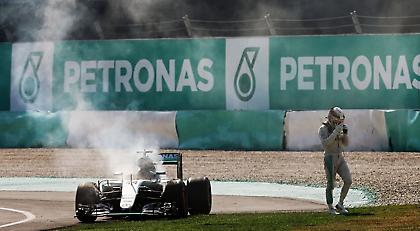 Χάμιλτον: «Κάτι δεν πάει καλά»