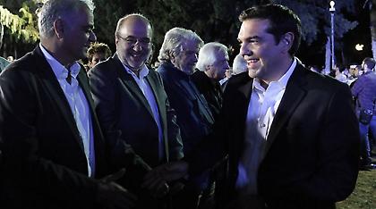 ΜΑΤ, ένταση, αλλά και χειροκροτήματα για τον Τσίπρα