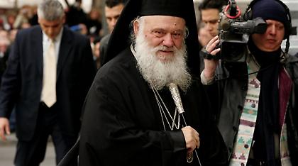 Ιερώνυμος: Τα σπίτια μας καίγονται και εμείς τραγουδάμε