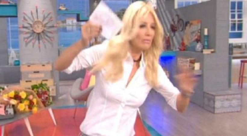 Παραλίγο ατύχημα για τη Φαίη Σκορδά (video)