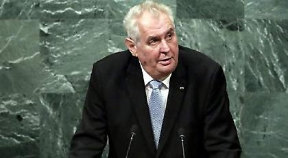 Προκλητική πρόταση του Τσέχου προέδρου: Να στείλουμε τους πρόσφυγες σε ακατοίκητα ελληνικά νησιά