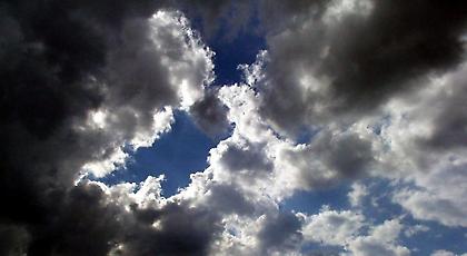 Καιρός: Συννεφιά στο μεγαλύτερο μέρος της χώρας και τοπικές βροχές