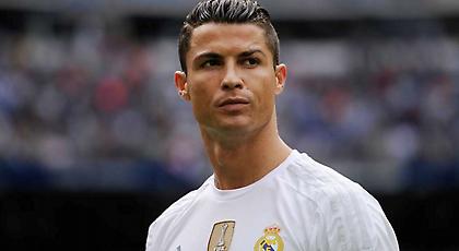 Ball boy ο Κριστιάνο σε αγώνα του γιου του! (video)