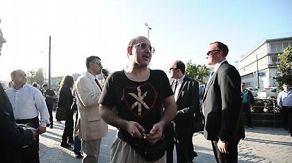 Απρόοπτο με τον πορνοστάρ «γιατρό» στην επέτειο της ΝΔ