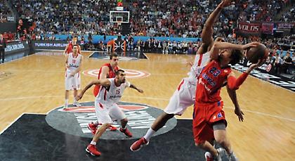 Σβεντ για τον τελικό της Πόλης: «Ήταν στη μέρα του ο Ολυμπιακός, έπαιζε σαν να είχε έξι παίκτες»!