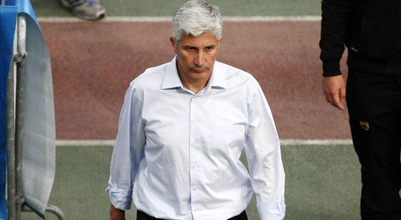 Ήθελε να παραιτηθεί ο Μανωλάς, αλλά μένει στην ΑΕΚ