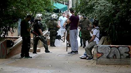 Αντεξουσιαστές καταγγέλλουν πυροβολισμούς από εμπόρους ναρκωτικών στα Εξάρχεια