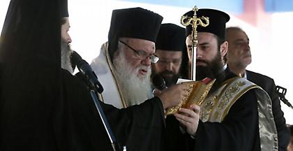 Συνάντηση με Τσίπρα και Καμμένο ζητά ο Ιερώνυμος για τα Θρησκευτικά