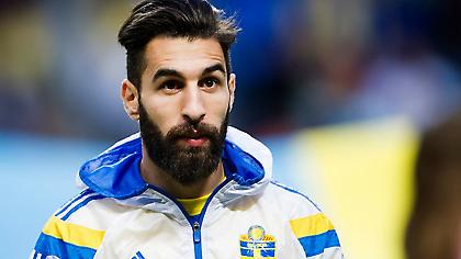 Ο Ντουρμάζ με φούστα και φιόγκο σε extreme φωτογράφιση (pics)