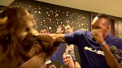 Ο Ντόρσεϊ ξάπλωσε τη μασκότ των Θάντερ (video)