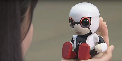 Το μικροσκοπικό ρομπότ Toyota που σου κάνει παρέα (video)