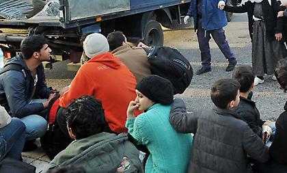 Συναγερμός για τις ροές προσφύγων από τον Έβρο