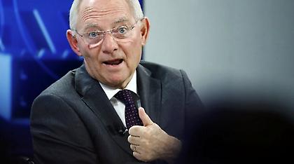 Γερμανία: Γιατί ο Σόιμπλε κερνάει δύο καπουτσίνο το μήνα