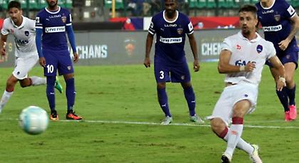 Τρελαίνει κόσμο στην Ινδία ο Μαρσελίνιο! (video)