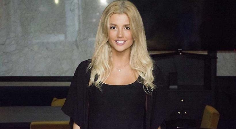 Νέο ειδύλλιο; Δείτε με ποιον κυκλοφορεί η νέα συνεργάτης της Μενεγάκη, Κωνσταντίνα Κομμάτα
