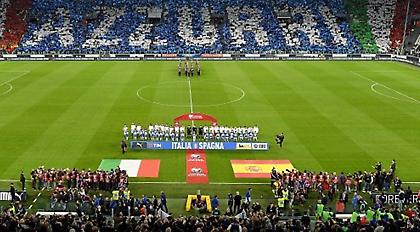 Παραλίγο να σκίσουν τις φόρμες τους στον Εθνικό Ύμνο οι Ιταλοί (video)