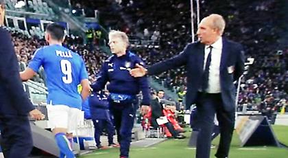 Δεν έδωσε το χέρι του στον Βεντούρα ο Πελέ και... χαιρετά!