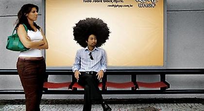 Πανέξυπνες διαφημίσεις σε στάσεις λεωφορείων που θα σας κάνουν να κολλήσετε (photos)