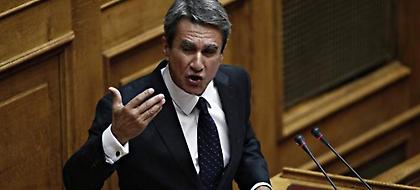 Λοβέρδος: Ο Τσίπρας το πρωί δελεάζει δικαστές, το βράδυ κερνάει ποτά