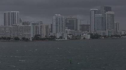 Μόλις 10 μίλια από τη Φλόριντα ο τυφώνας «Μάθιου» (pics-vids)