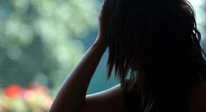 Κατήγγειλε ότι την βίασε ο... γιoς της!