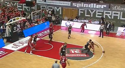 Πήρε το… πορτοφόλι του Ζήση και κάρφωσε (video)