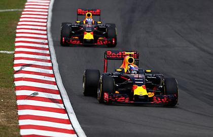 Φερστάπεν: «Αν δεν ήταν ο Ρικιάρντο, θα τον είχα βγάλει έξω»