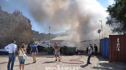 Χίος: Επεισόδια και πυρκαγιά στον καταυλισμό της Σούδας - Επέμβαση των ΜΑΤ