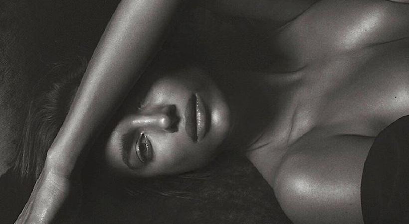 Η Ιρίνα Σάικ κόβει την ανάσα με μαύρα εσώρουχα και ψηλοτάκουνες γόβες (pics/video)