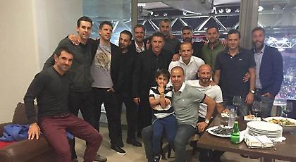 Οι πρωταθλητές του 2004 στο πλευρό της Εθνικής (video)