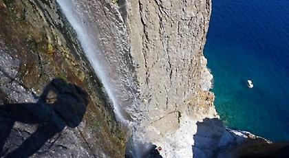 Ένας από τους ψηλότερους καταρράκτες του κόσμου βρίσκεται στην Ελλάδα! Γνωρίζετε πού; (pics)