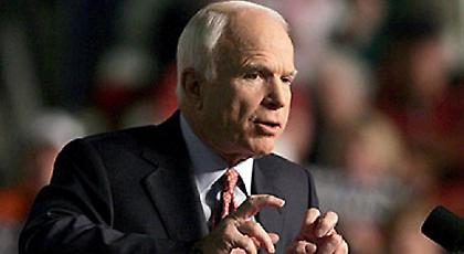 Αποσύρει τη στήριξή του στον Τραμπ ο Τζον Μακέιν