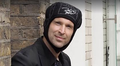 Ο Τσεχ λανσάρει το κράνος του σε… μάλλινο (video/pics)