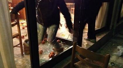 Έκανε γυαλιά-καρφιά ψησταριά και έφυγε σαν κύριος!