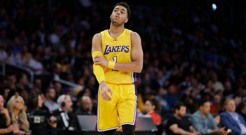 Ντ' Άντζελο Ράσελ, Forever Alone! (vid)