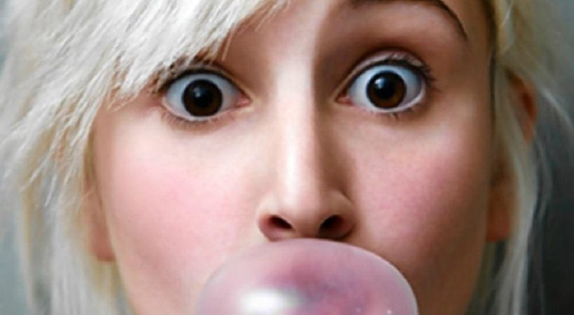 Δείτε τι θα πάθετε αν καταπιείτε τσίχλα