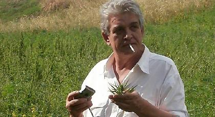 Ο άνθρωπος που καλλιεργεί βιομηχανική κάνναβη στην Ελλάδα μιλάει για τις περιπέτειές του
