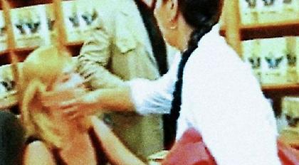 Πέρασαν 19 χρόνια από το χαστούκι της Αναστασίας Αθήνη Τσούνη στη Δήμητρα Λιάνη Παπανδρέου